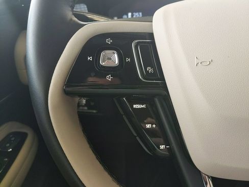 Used 2025 Lincoln Corsair AWD w/ Equipment Group 101A image 15