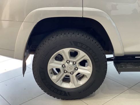 Used 2016 Toyota 4Runner SR5 AWD/4WD image 13