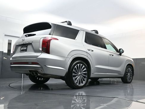 Used 2023 Hyundai Palisade Calligraphy image 24