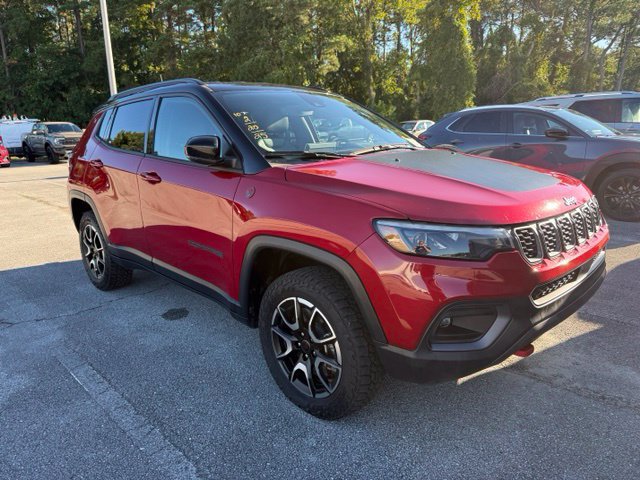 Used 2025 Jeep Compass Trailhawk w/ Trailhawk Elite Group AWD/4WD image 2