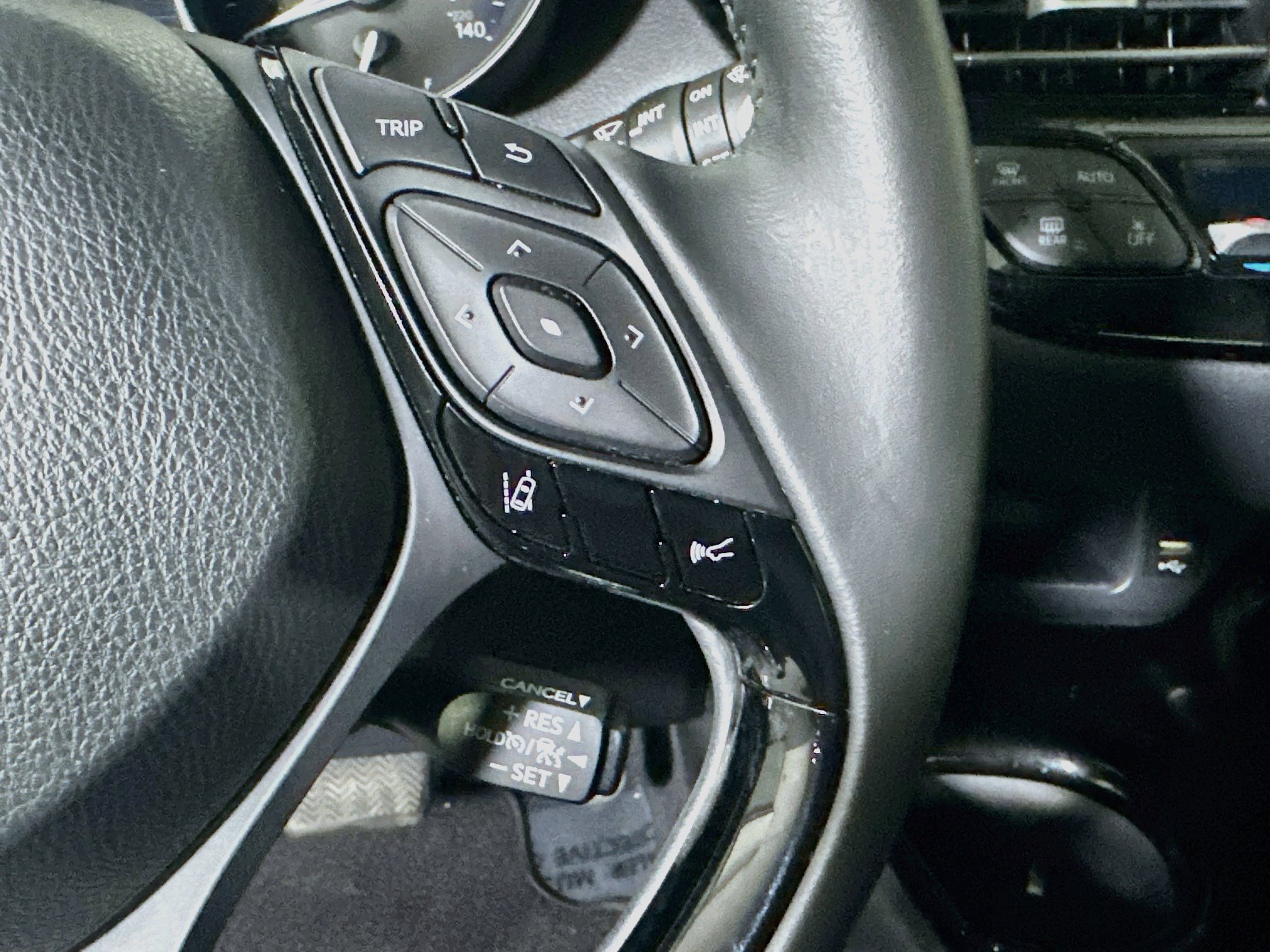 Used 2021 Toyota C-HR XLE FWD image 17