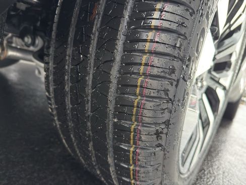 New 2026 Ford Explorer Platinum w/ LUX Leather Package image 13