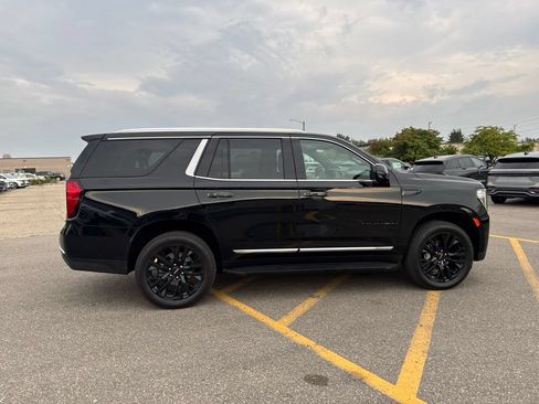 Used 2024 GMC Yukon SLT w/ SLT Premium Package AWD/4WD image 6