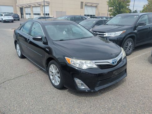 Used 2013 Toyota Camry XLE w/ Leather Pkg FWD image 5