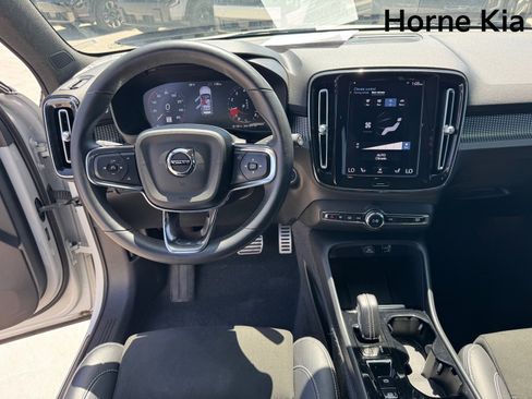 Used 2022 Volvo XC40 T5 R-Design w/ Advanced Package image 15