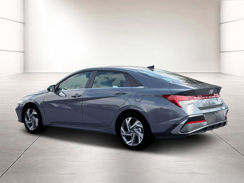 New 2026 Hyundai Elantra Limited image 4