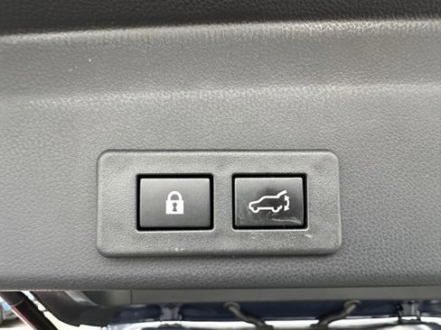 Used 2023 Subaru Ascent Premium w/ Convenience Package image 24