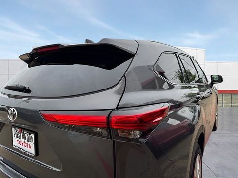 Used 2021 Toyota Highlander Limited image 8