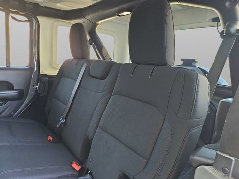 Used 2018 Jeep Wrangler Unlimited Sport S AWD/4WD image 40