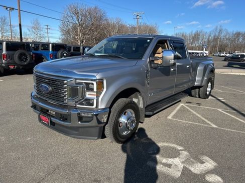 Used 2022 Ford F350 Lariat w/ Lariat Ultimate Package image 3