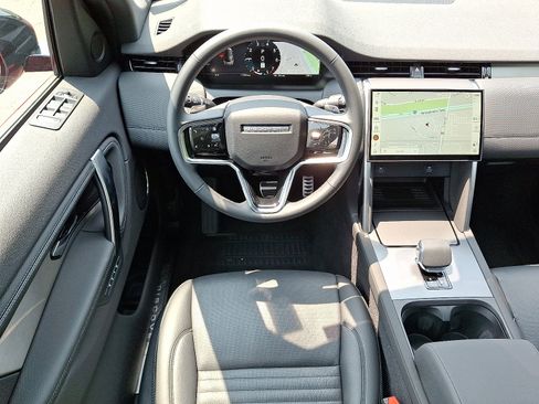 Certified 2025 Land Rover Discovery Sport Dynamic SE image 4