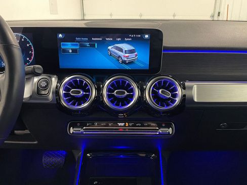 Used 2021 Mercedes-Benz GLB 250 4MATIC image 34