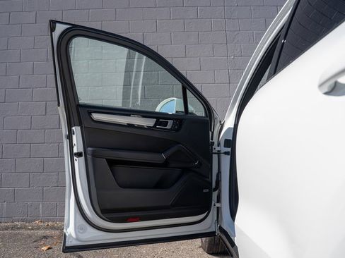 Certified 2022 Porsche Cayenne S image 14