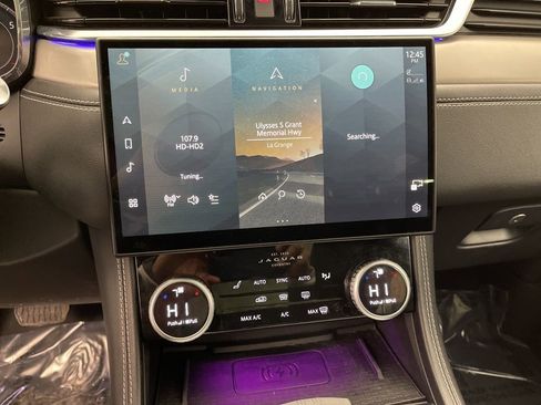 Used 2024 Jaguar F-PACE R-Dynamic S image 15