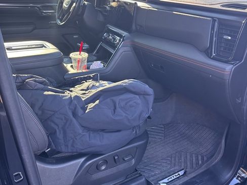 Used 2022 GMC Sierra 1500 AT4 w/ AT4 Premium Package image 11