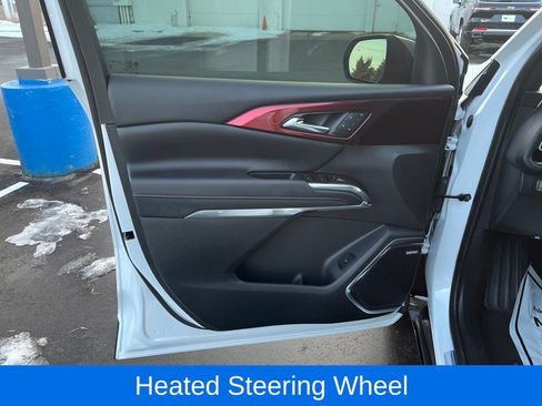 Used 2025 Chevrolet Traverse RS image 12