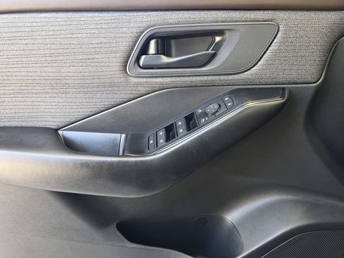 Used 2023 Nissan Rogue S FWD image 19