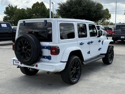 Used 2023 Jeep Wrangler Unlimited Sahara AWD/4WD image 5