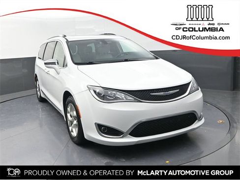 Used 2020 Chrysler Pacifica Limited image 1
