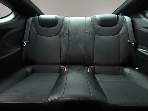 Used 2015 Hyundai Genesis 3.8 RWD image 19