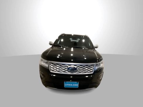 Used 2017 Ford Explorer Platinum image 3