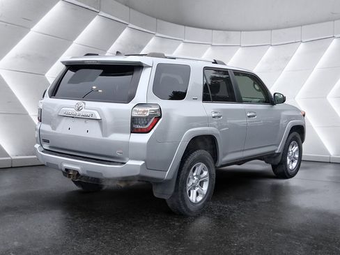 Used 2022 Toyota 4Runner SR5 image 6