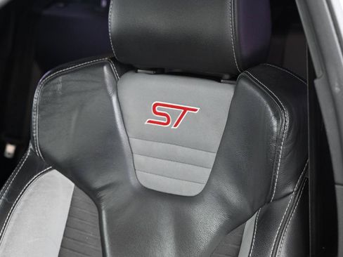 Used 2017 Ford Focus ST w/ Equipment Group 401A FWD image 19
