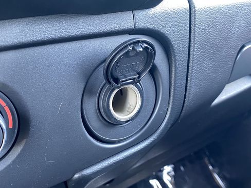 Used 2025 Nissan Frontier SV RWD image 25