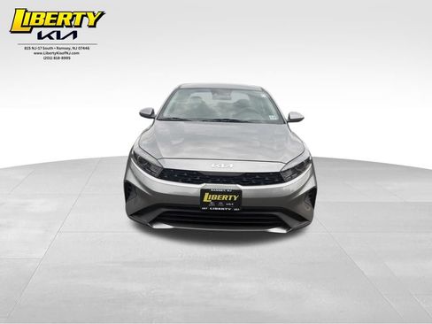 Used 2022 Kia Forte LXS FWD image 2