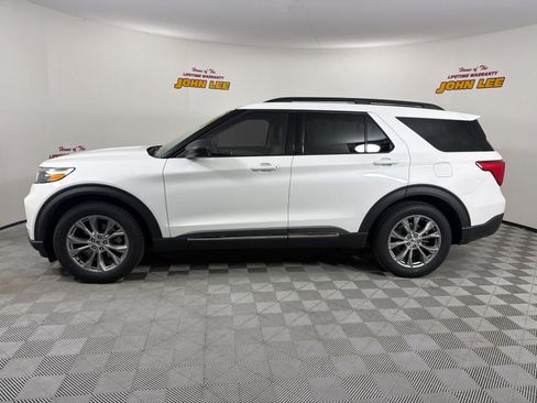 Used 2022 Ford Explorer XLT w/ Equipment Group 202A RWD image 2