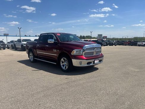Used 2018 RAM 1500 Laramie w/ Convenience Group AWD/4WD image 8