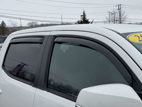 Certified 2022 Toyota Tacoma TRD Off-Road image 8