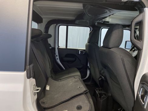 Certified 2024 Jeep Gladiator Sport image 31