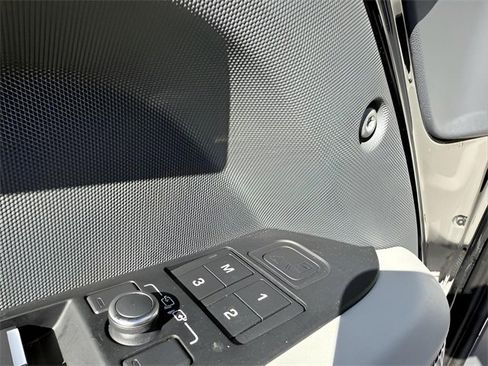 Used 2022 Land Rover Defender 110 X-Dynamic SE image 8