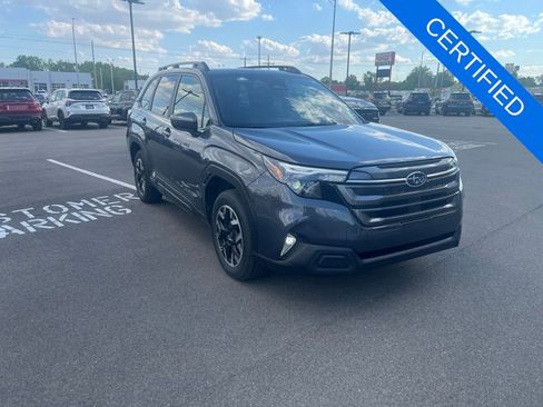 Used 2025 Subaru Forester Premium AWD/4WD image 1