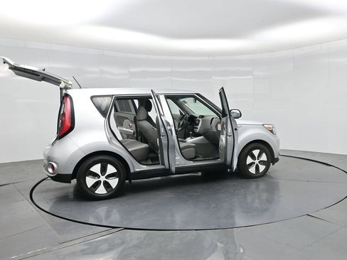 Used 2016 Kia Soul EV FWD image 3