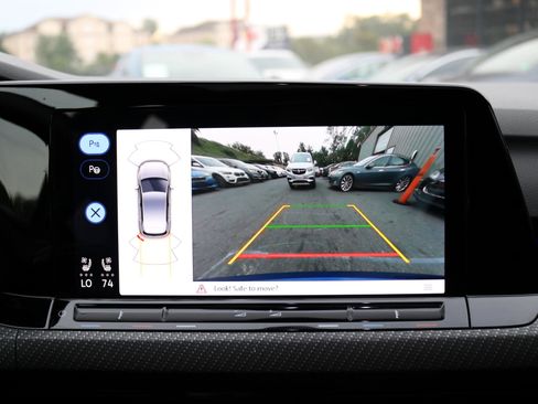 Used 2024 Volkswagen Golf R image 18