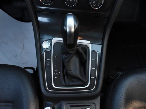 Used 2021 Volkswagen Golf 4-Door image 39