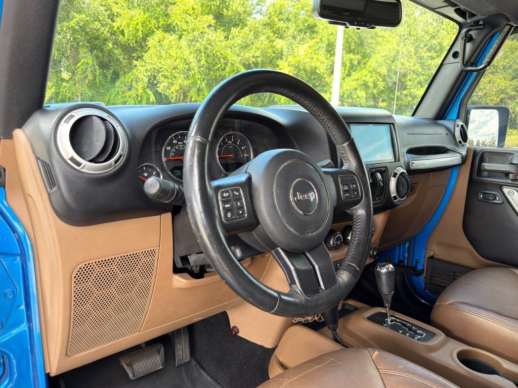 Used 2015 Jeep Wrangler Unlimited Sahara w/ Dual Top Group AWD/4WD image 11