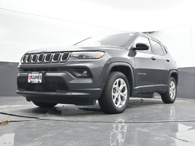 Used 2024 Jeep Compass Latitude AWD/4WD image 44