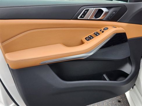 Used 2024 BMW X5 xDrive40i w/ M Sport Package image 6