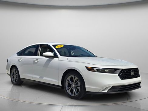 Used 2023 Honda Accord EX image 9