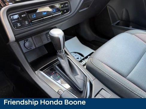 Used 2018 Toyota Corolla LE FWD image 28