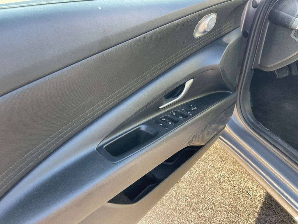Used 2024 Hyundai Elantra SEL FWD image 10