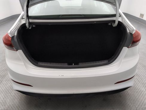 Used 2018 Hyundai Elantra SE FWD image 29