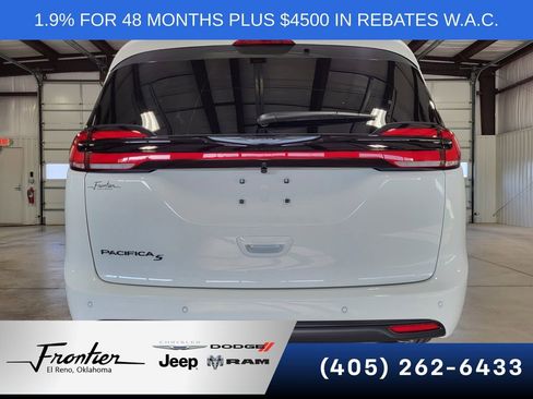 New 2026 Chrysler Pacifica Select w/ S Appearance Package FWD image 4