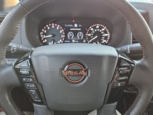 Used 2022 Nissan Frontier PRO-4X w/ Technology Package image 11