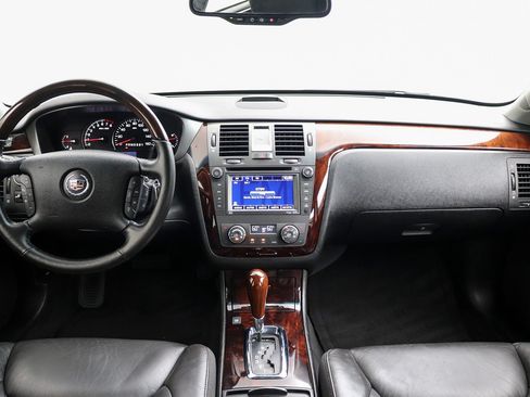 Used 2011 Cadillac DTS Premium FWD image 18