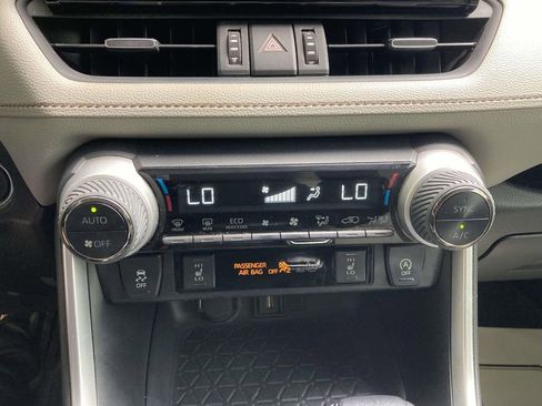 Used 2020 Toyota RAV4 XLE Premium FWD image 16