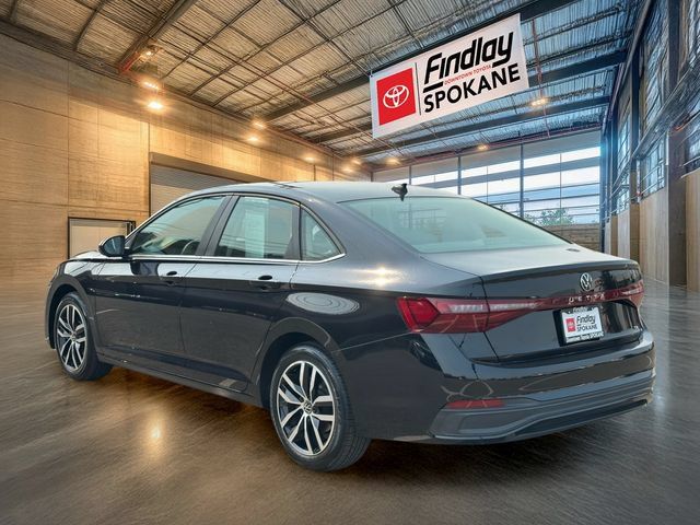 Used 2025 Volkswagen Jetta SE FWD image 6